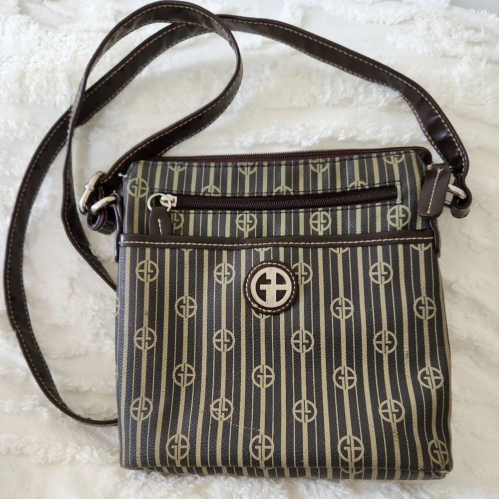 EUC Giani Bernini Gold and Brown Stripe Crossbody Zippered Pocket Bag.